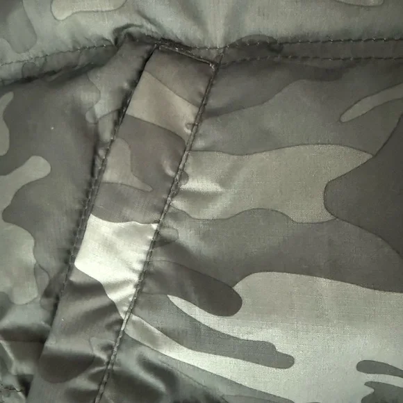 Faded Glory Camouflage Puffer Vest - Picture 4 of 8